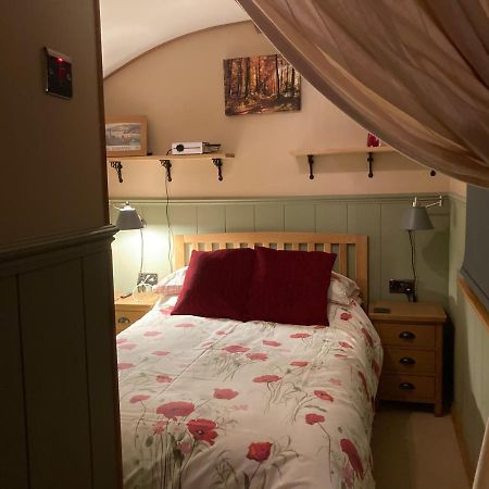 Brook The Shepherd Hut Солтэш Экстерьер фото