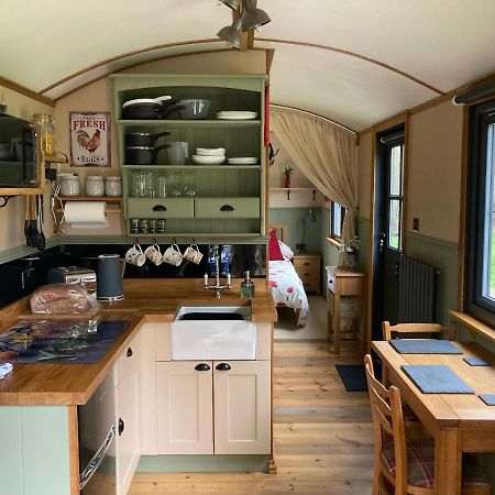 Brook The Shepherd Hut Солтэш Экстерьер фото