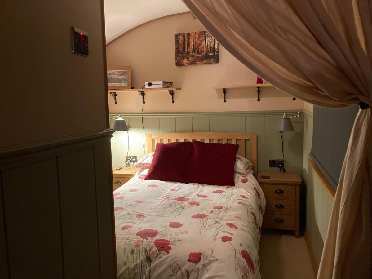 Brook The Shepherd Hut Солтэш Экстерьер фото