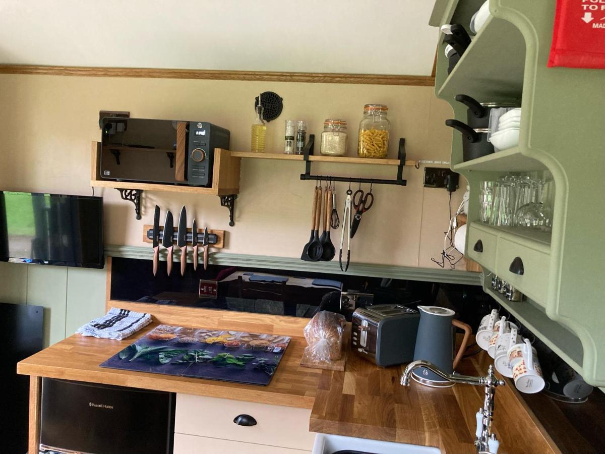 Brook The Shepherd Hut Солтэш Экстерьер фото